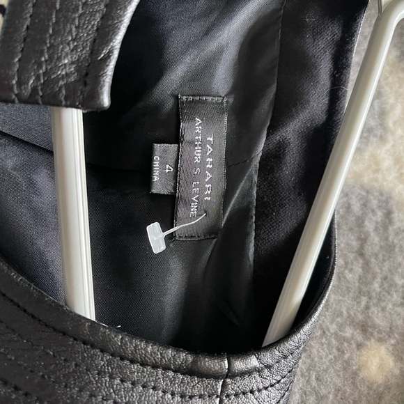 Tahari size 4 crop jacket , can be either worn open or closed . - Picture 3 of 4